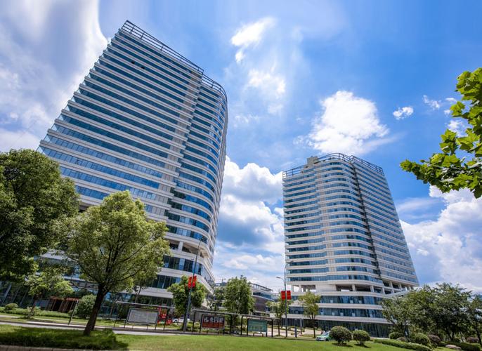 宏盛建業(yè)投資集團房建工程項目 萬方宏盛科技——匠心筑造數(shù)字產(chǎn)業(yè)新地標(biāo)